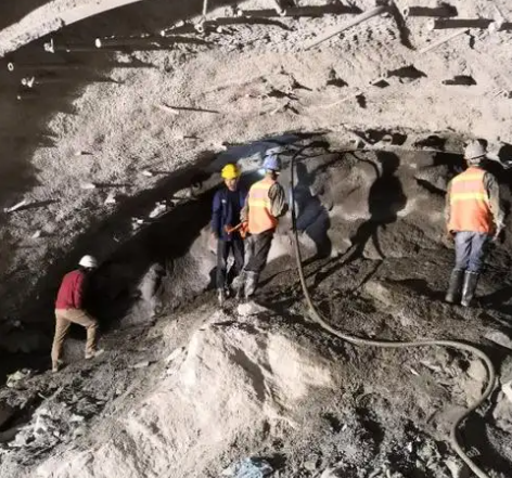 通州拱顶带模注浆料的施工流程及注意事项